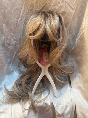 Chelsey Smith Crown- Melrose (latte blonde)